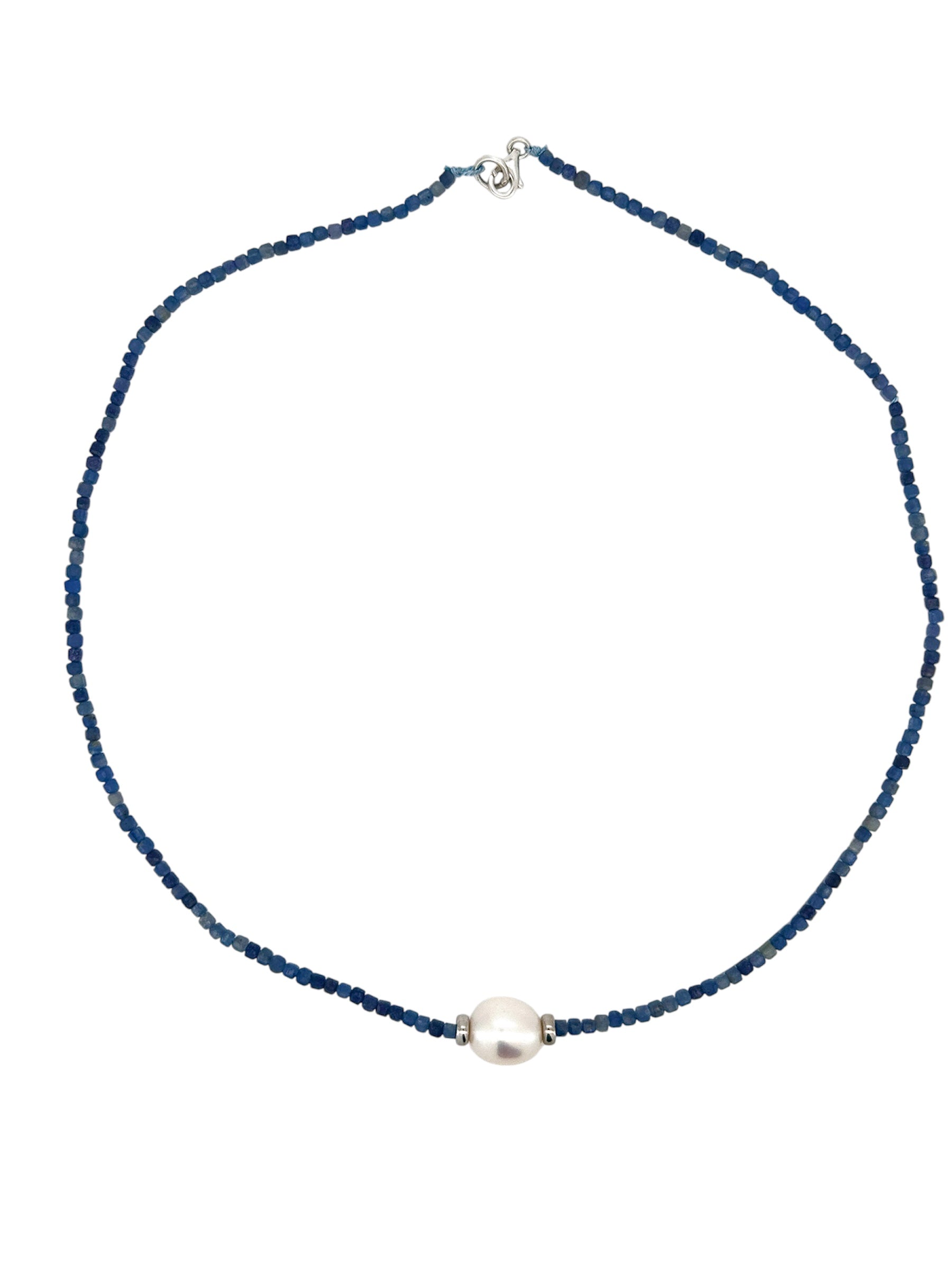 Collana con filo di zaffiri e perla